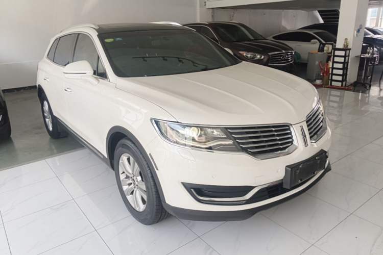 Used Lincoln MKX 2017 2.0T Two-Wheel Drive Deluxe Edition Front Right 45 Deg