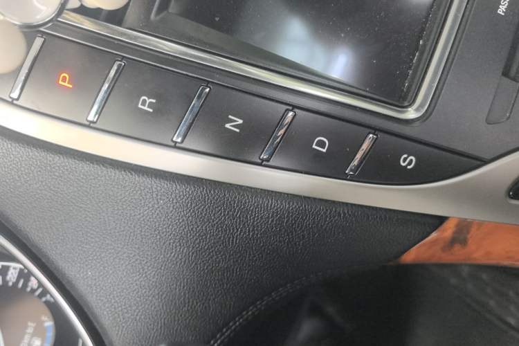 Used Lincoln MKX 2017 2.0T Two-Wheel Drive Deluxe Edition Gear Lever