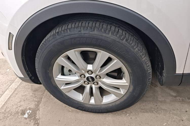 Used Lincoln MKX 2017 2.0T Two-Wheel Drive Deluxe Edition Left Front Wheel Hub
