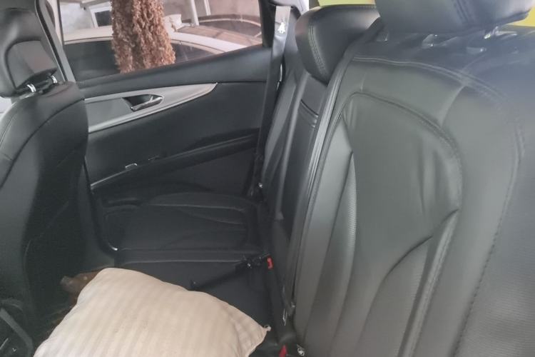 Used Lincoln MKX 2017 2.0T Two-Wheel Drive Deluxe Edition Left Rear Seat