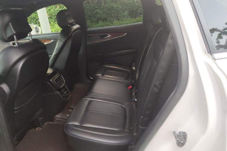 Used Lincoln MKX 2017 2.7T Four-Wheel Drive Prestige Edition Left Rear Seat