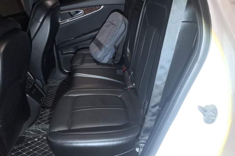Used Lincoln MKX 2017 2.7T Four-Wheel Drive Prestige Edition Left Rear Seat