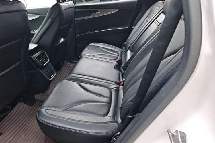 Used Lincoln MKX 2017 2.0T Two-Wheel Drive Deluxe Edition Left Rear Seat