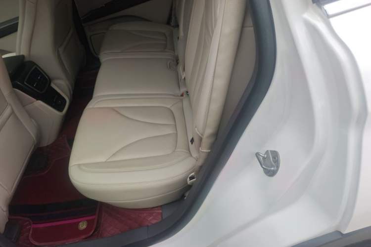 Used Lincoln MKX 2017 2.0T Two-Wheel Drive Deluxe Edition Left Rear Seat