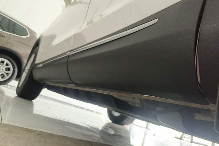 Used Lincoln MKX 2017 2.0T Two-Wheel Drive Deluxe Edition Left Side Sill