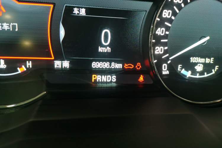 Used Lincoln MKX 2017 2.0T Four-Wheel Drive Zunya Edition Odometer Close Up