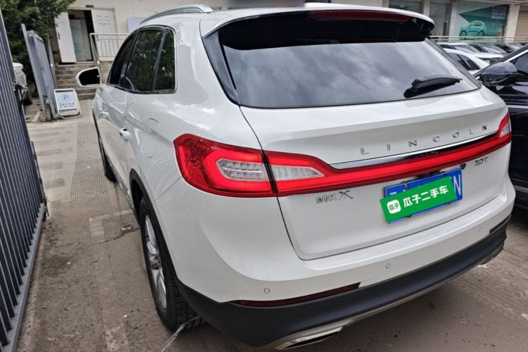 Used Lincoln MKX 2017 2.0T Two-Wheel Drive Deluxe Edition Rear Left 45 Deg