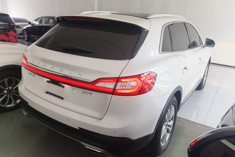 Used Lincoln MKX 2017 2.0T Two-Wheel Drive Deluxe Edition Rear Right 45 Deg
