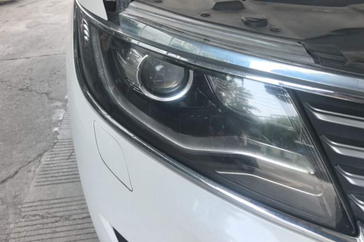 Used Lincoln MKX 2017 2.0T Two-Wheel Drive Deluxe Edition Right Front Headlight