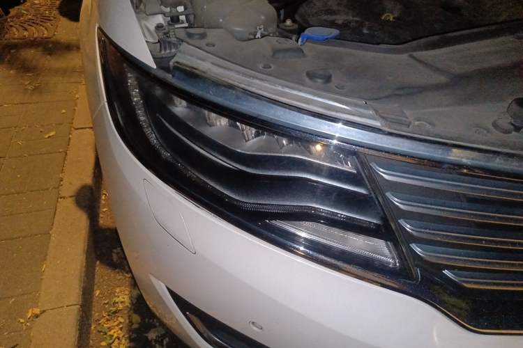 Used Lincoln MKX 2017 2.0T Four-Wheel Drive Zunya Edition Right Front Headlight