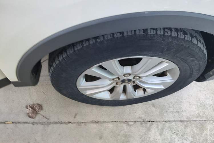 Used Lincoln MKX 2017 2.0T Two-Wheel Drive Deluxe Edition Right Front Wheel Hub
