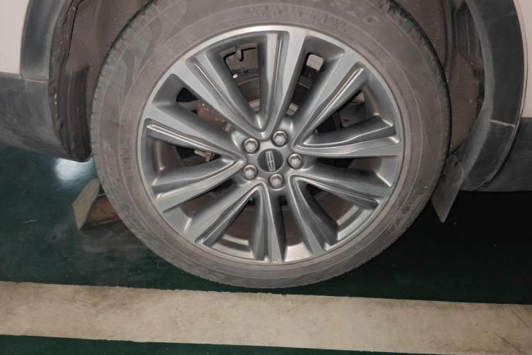 Used Lincoln MKX 2017 2.7T Four-Wheel Drive Prestige Edition Right Front Wheel Hub
