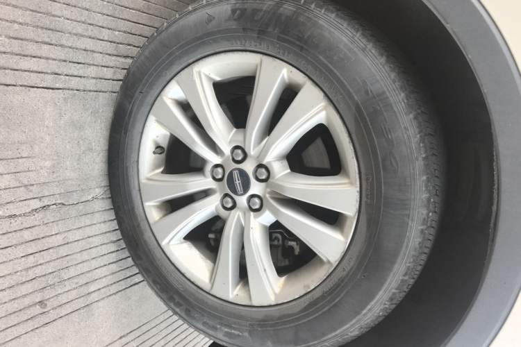 Used Lincoln MKX 2017 2.0T Two-Wheel Drive Deluxe Edition Right Front Wheel Hub