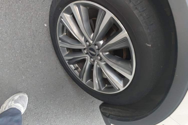 Used Lincoln MKX 2017 2.7T Four-Wheel Drive Prestige Edition Right Front Wheel Hub