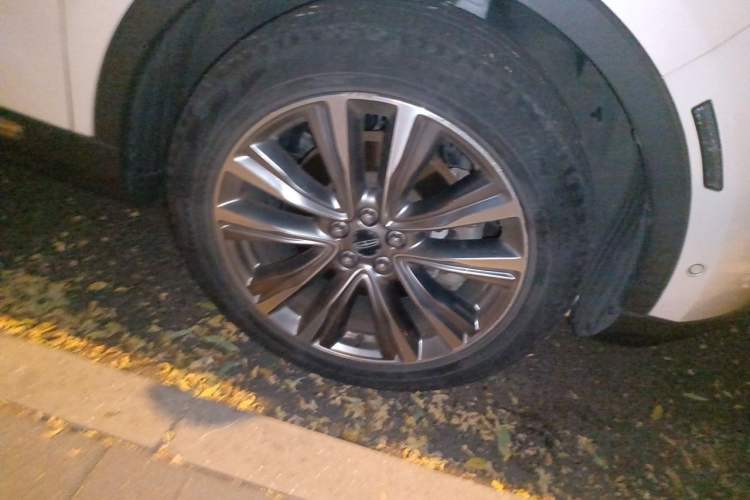 Used Lincoln MKX 2017 2.0T Four-Wheel Drive Zunya Edition Right Front Wheel Hub