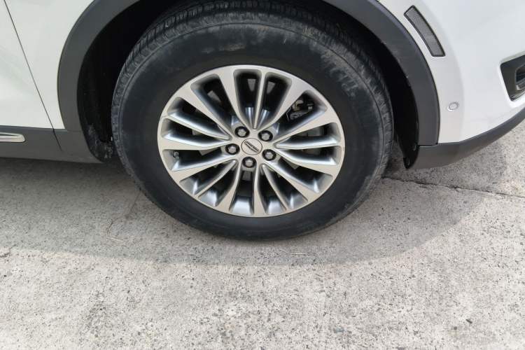 Used Lincoln MKX 2017 2.0T Four-Wheel Drive Zunya Edition Right Front Wheel Hub