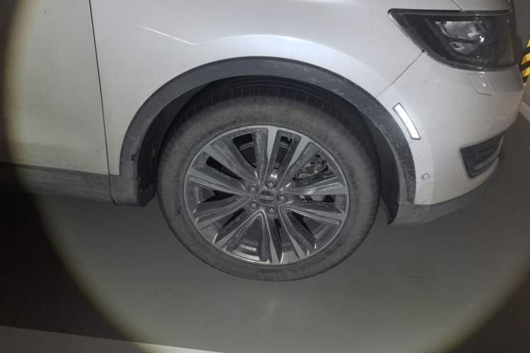 Used Lincoln MKX 2017 2.7T Four-Wheel Drive Prestige Edition Right Front Wheel Hub