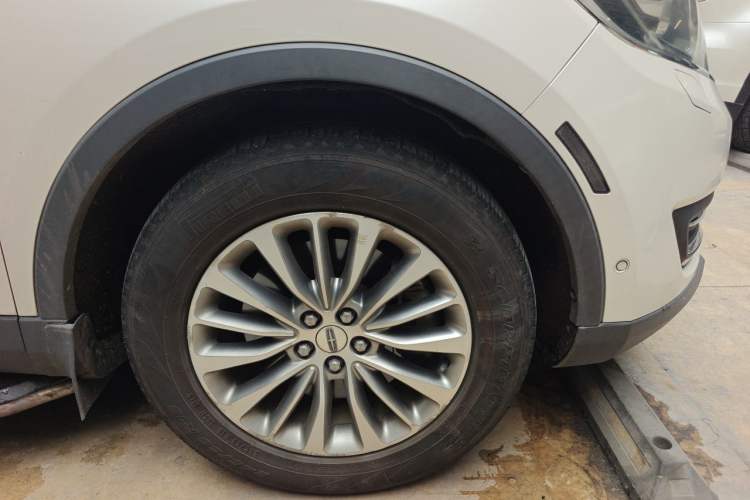 Used Lincoln MKX 2017 2.0T Four-Wheel Drive Zunya Edition Right Front Wheel Hub