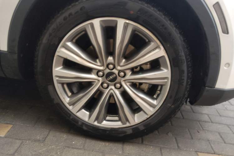 Used Lincoln MKX 2017 2.7T Four-Wheel Drive Prestige Edition Right Front Wheel Hub