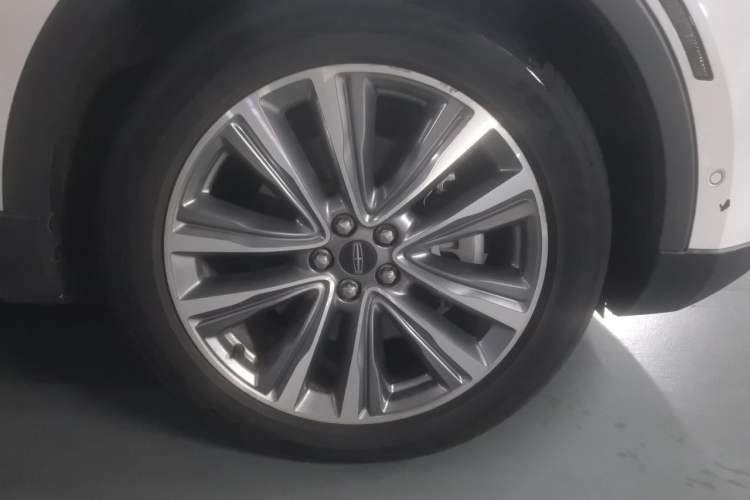Used Lincoln MKX 2017 2.7T Four-Wheel Drive Prestige Edition Right Front Wheel Hub