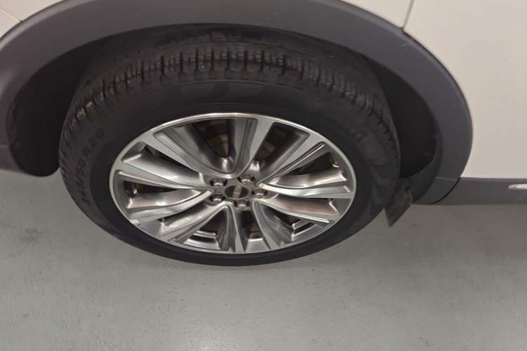 Used Lincoln MKX 2017 2.7T Four-Wheel Drive Prestige Edition Right Rear Wheel Hub