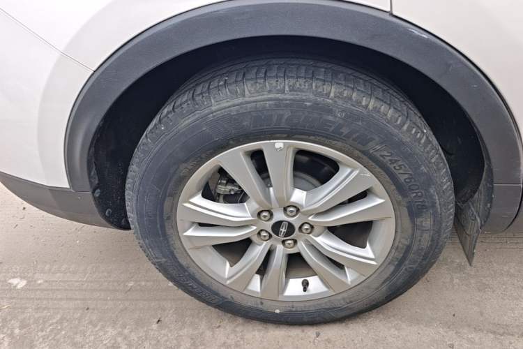 Used Lincoln MKX 2017 2.0T Two-Wheel Drive Deluxe Edition Right Rear Wheel Hub