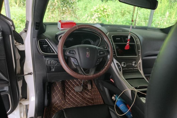 Used Lincoln MKX 2017 2.0T Two-Wheel Drive Deluxe Edition Steering Wheel