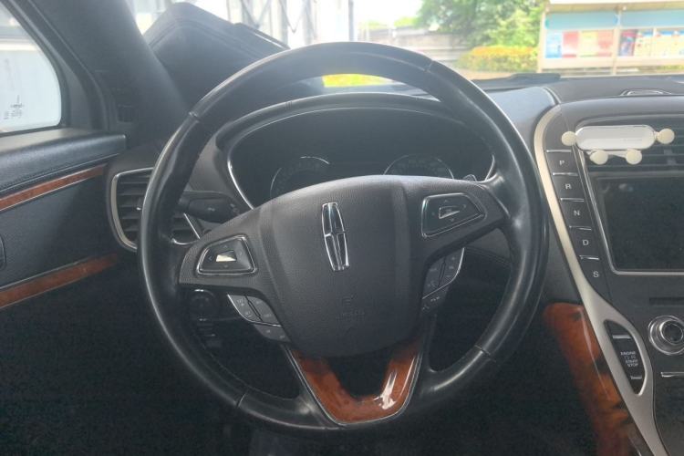 Used Lincoln MKX 2017 2.0T Two-Wheel Drive Deluxe Edition Steering Wheel