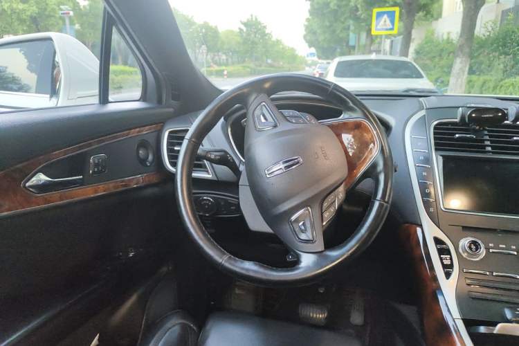 Used Lincoln MKX 2017 2.7T Four-Wheel Drive Prestige Edition Steering Wheel