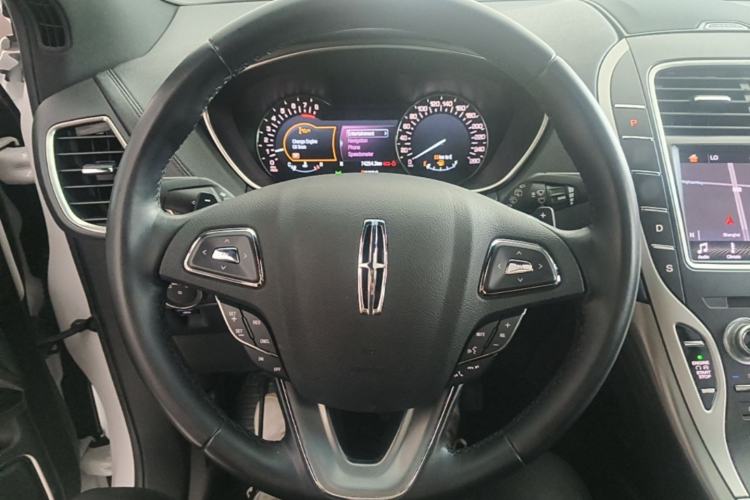 Used Lincoln MKX 2017 2.0T Two-Wheel Drive Deluxe Edition Steering Wheel