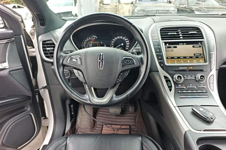 Used Lincoln MKX 2017 2.0T Two-Wheel Drive Deluxe Edition Steering Wheel