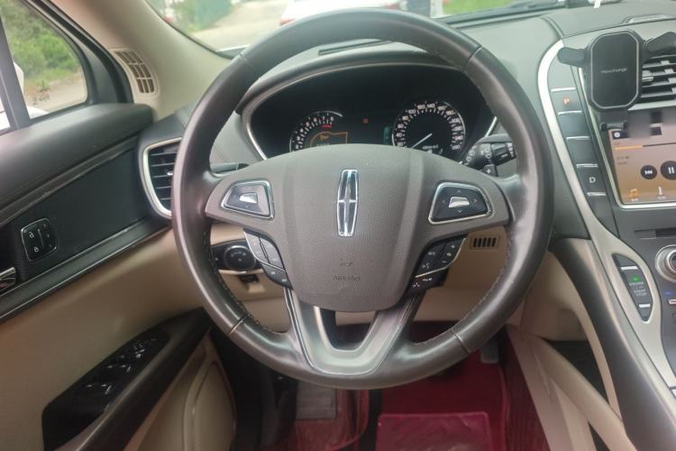 Used Lincoln MKX 2017 2.0T Two-Wheel Drive Deluxe Edition Steering Wheel