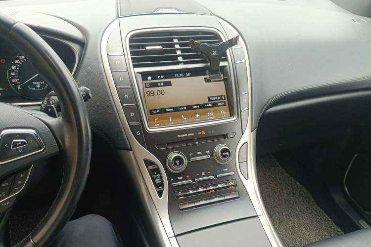 Used Lincoln MKX 2018 2.0T Two-Wheel Drive Deluxe Edition Audio And AC Panel
