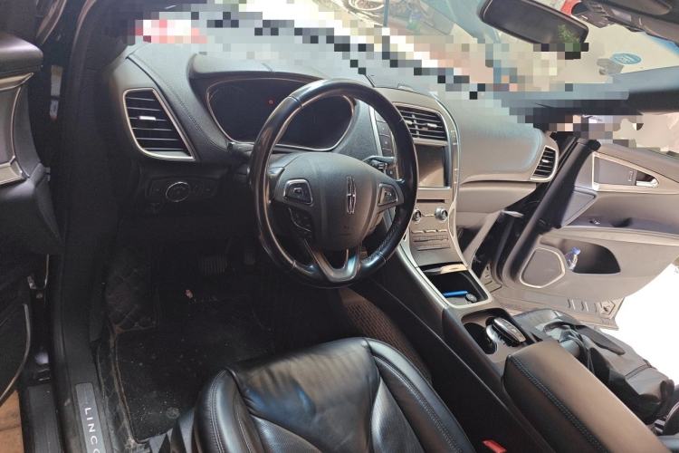 Used Lincoln MKX 2018 2.0T Two-Wheel Drive Deluxe Edition Center Console