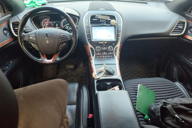 Used Lincoln MKX 2018 2.7T Four-Wheel Drive Prestige Edition Center Console