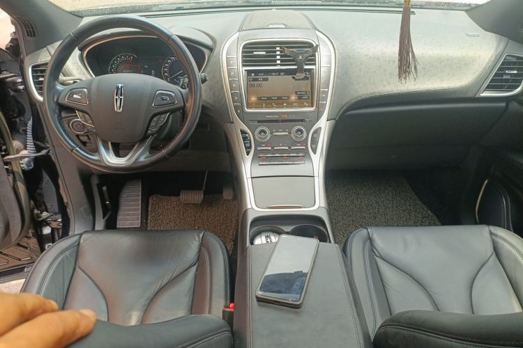 Used Lincoln MKX 2018 2.0T Two-Wheel Drive Deluxe Edition Center Console