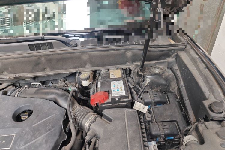 Used Lincoln MKX 2018 2.0T Two-Wheel Drive Deluxe Edition Engine Bay Left