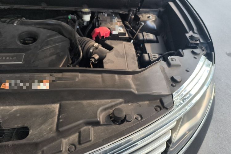 Used Lincoln MKX 2018 2.0T Two-Wheel Drive Deluxe Edition Engine Bay Left