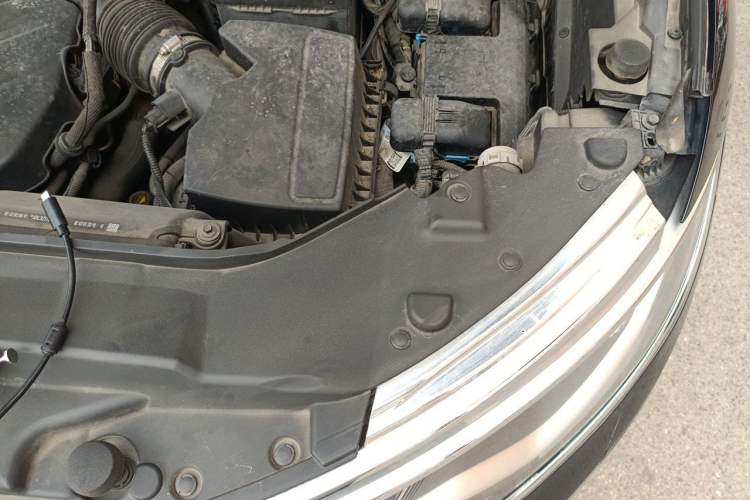 Used Lincoln MKX 2018 2.0T Two-Wheel Drive Deluxe Edition Engine Bay Left