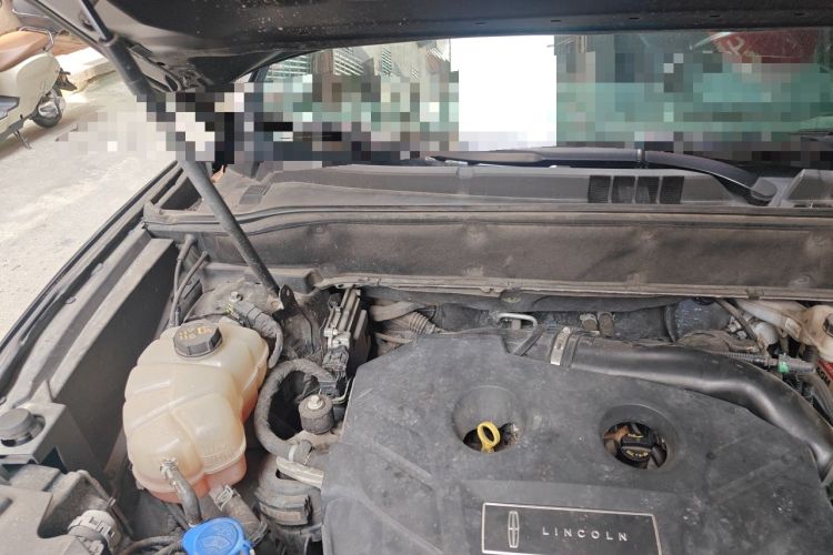 Used Lincoln MKX 2018 2.0T Two-Wheel Drive Deluxe Edition Engine Bay Right