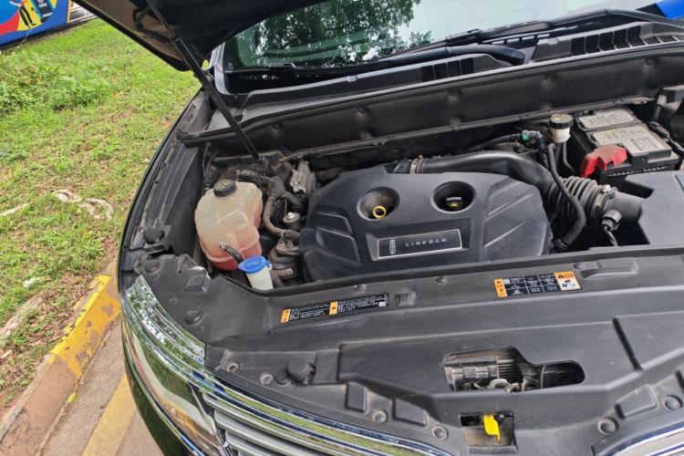 Used Lincoln MKX 2018 2.0T Two-Wheel Drive Deluxe Edition Engine Bay Right