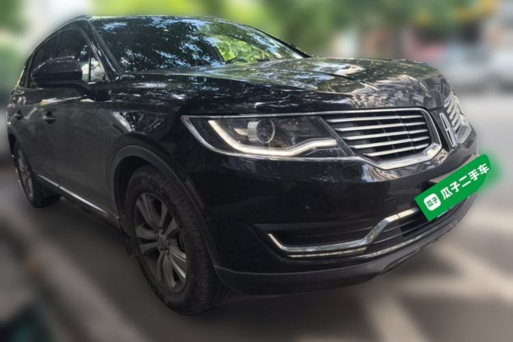 Used Lincoln MKX 2018 2.0T Two-Wheel Drive Deluxe Edition Front Right 45 Deg