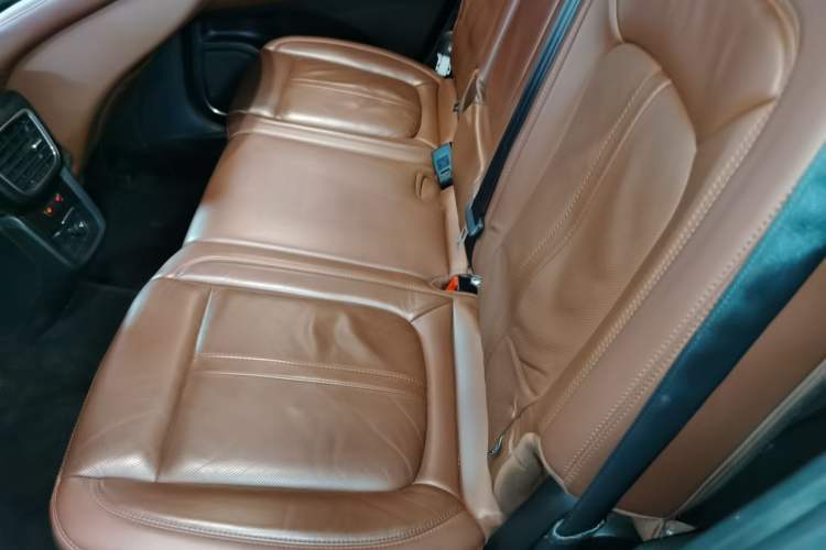 Used Lincoln MKX 2018 2.7T Four-Wheel Drive Prestige Edition Left Rear Seat