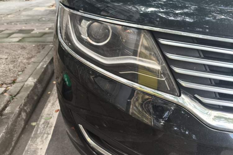 Used Lincoln MKX 2018 2.0T Two-Wheel Drive Deluxe Edition Right Front Headlight