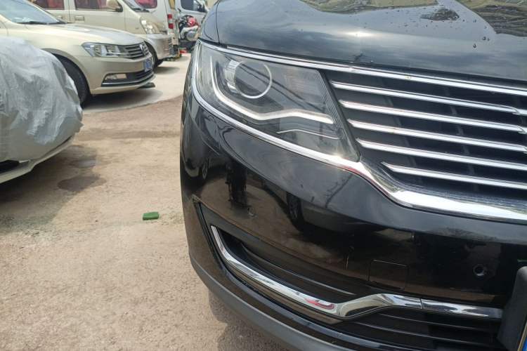 Used Lincoln MKX 2018 2.0T Two-Wheel Drive Deluxe Edition Right Front Headlight