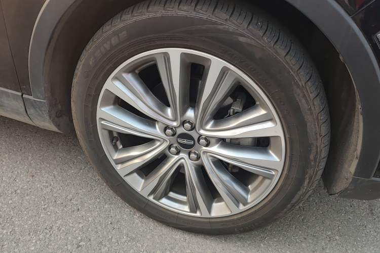 Used Lincoln MKX 2018 2.7T Four-Wheel Drive Prestige Edition Right Front Wheel Hub