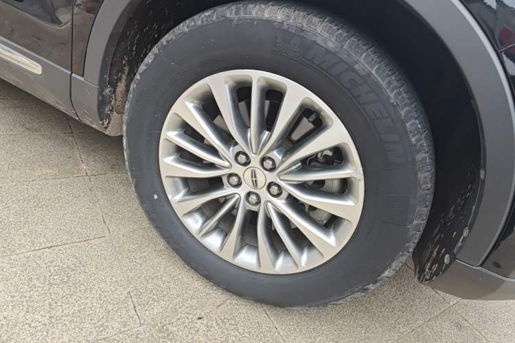 Used Lincoln MKX 2018 2.0T Four-Wheel Drive Zunya Edition Right Front Wheel Hub