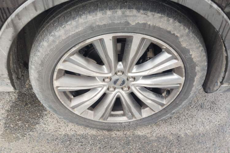 Used Lincoln MKX 2018 2.7T Four-Wheel Drive Prestige Edition Right Front Wheel Hub
