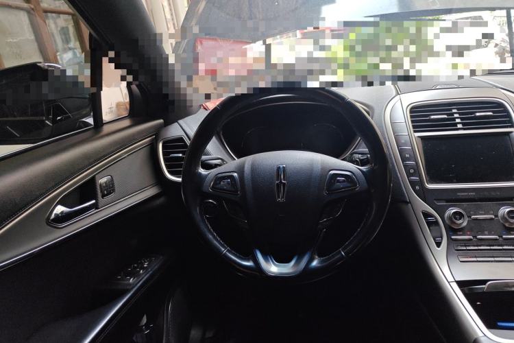 Used Lincoln MKX 2018 2.0T Two-Wheel Drive Deluxe Edition Steering Wheel