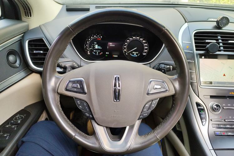 Used Lincoln MKX 2018 2.0T Four-Wheel Drive Zunya Edition Steering Wheel